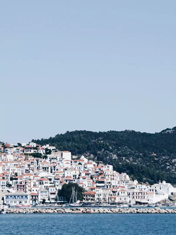 the-town-of-skopelos-with-the-mountain-behind